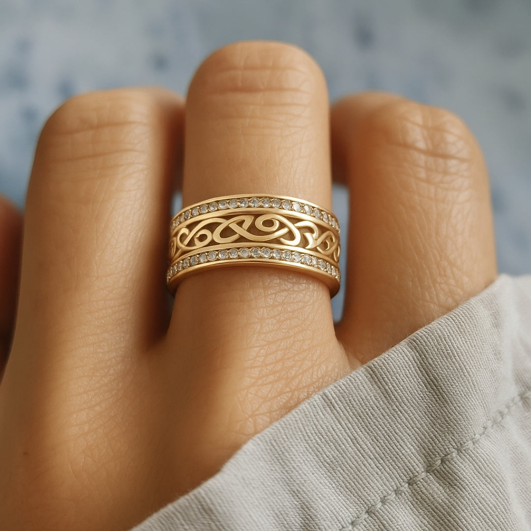 Bague dorée ajourée brillante
